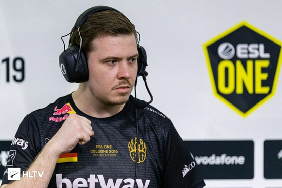 英特尔在CES 2025展现AI PC和边缘计算新技术